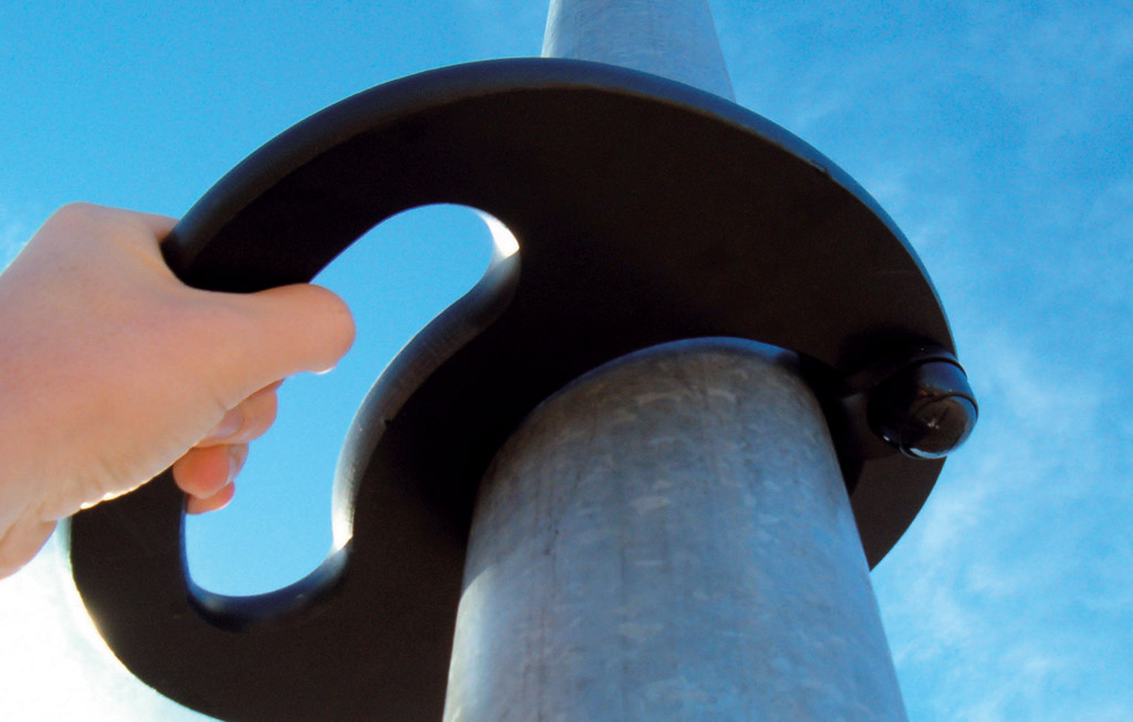 Le dispositif d'accroche des mains