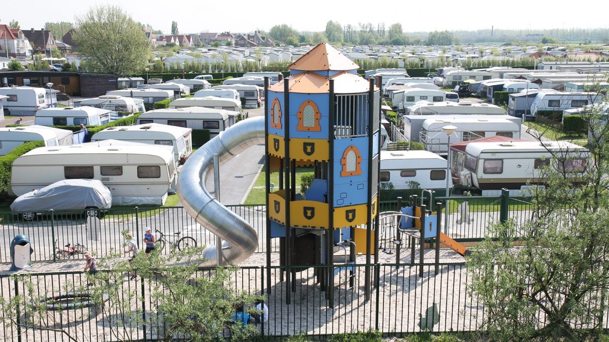 Aire de jeux thématique dans un camping