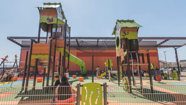 Une très belle aire de jeux au cœur d’un centre commercial