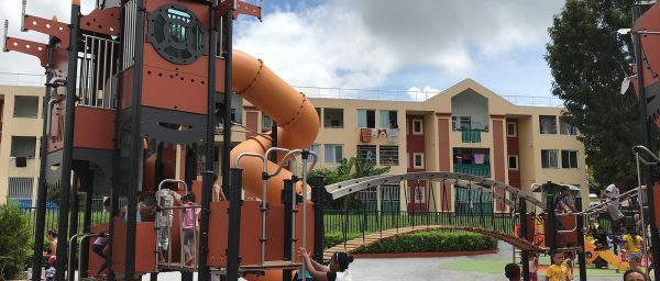Découvrez toutes nos structures géantes Metropolis pour vos aires de jeux