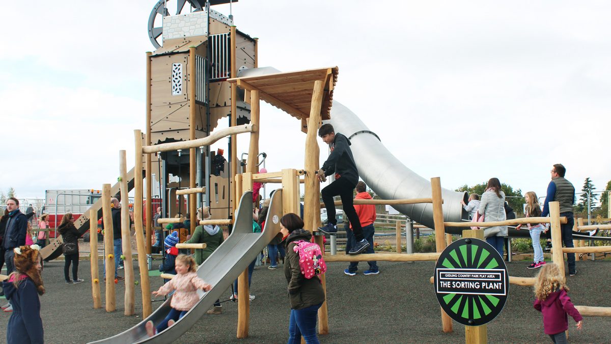 Structure de jeu géante en bois