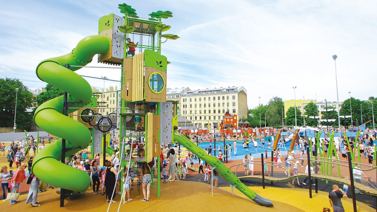 Grande tour aire de jeux