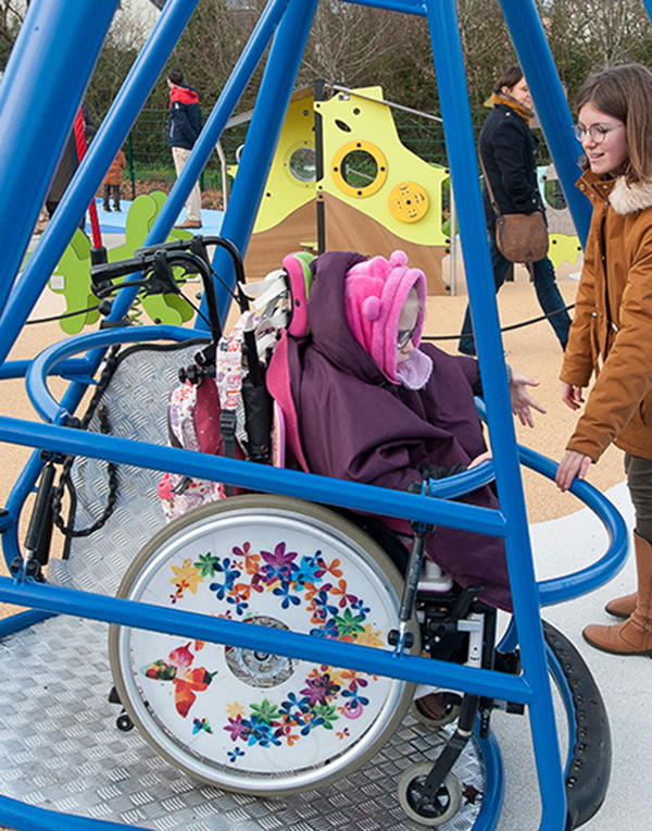 Balançoire pour enfants handicapés