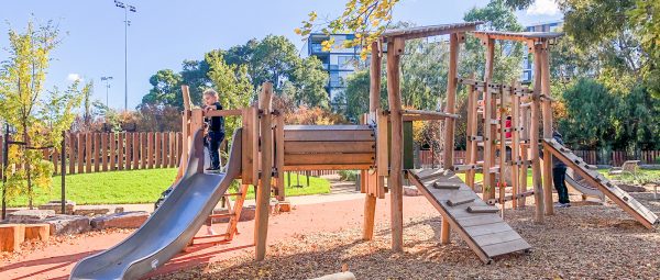 Aires de jeux en bois naturel durable