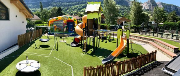 Aire de jeux camping La Ravoire, thème Aventure – Dussard (74)