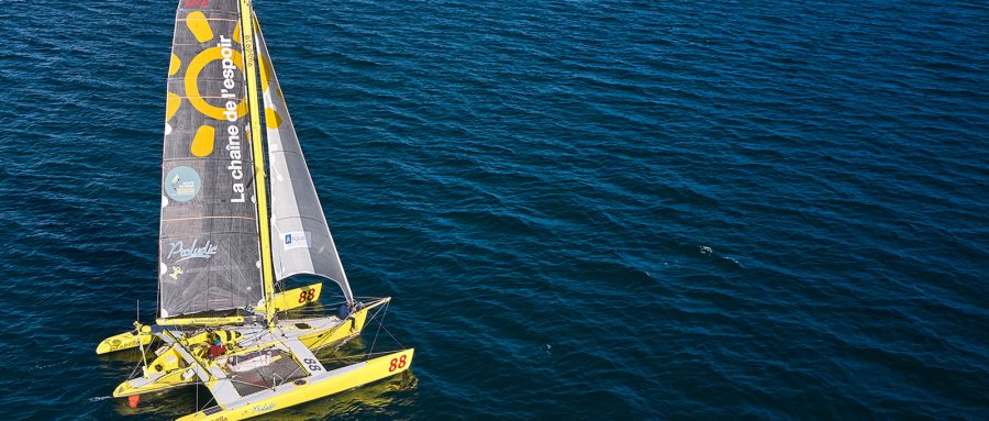 Une entreprise engagée, un skipper solidaire, un même cap : sauver des enfants aux côtés de La Chaîne de l’Espoir